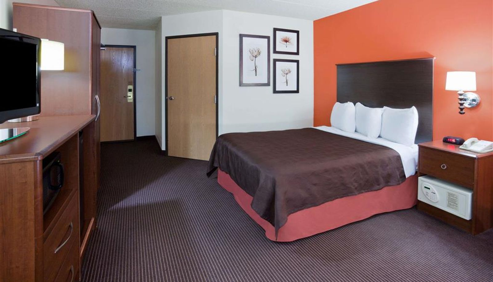Zimmer - AmericInn by Wyndham Coon Rapids