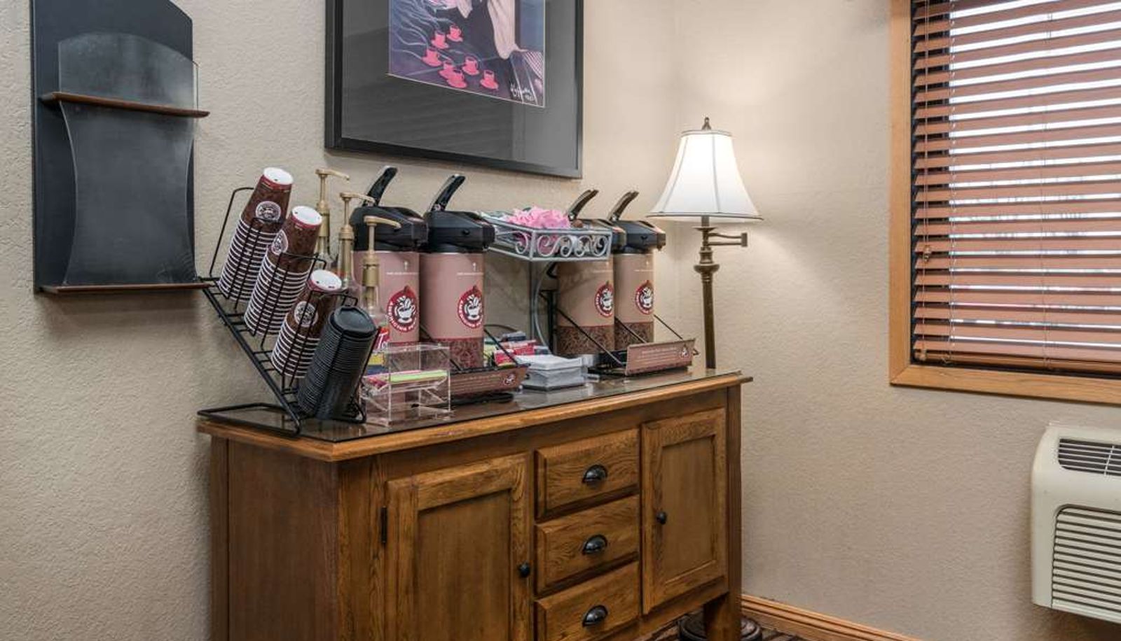 Restaurant - AmericInn by Wyndham Worthington