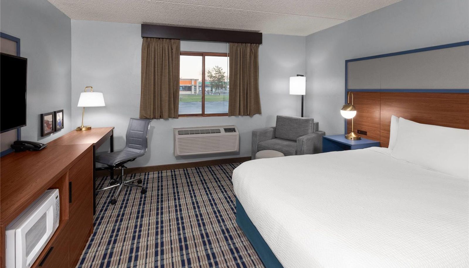 Room - AmericInn by Wyndham Green Bay West