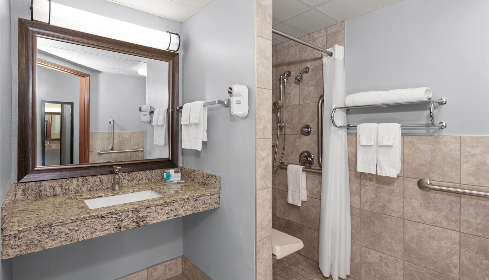 Room - AmericInn by Wyndham Green Bay West