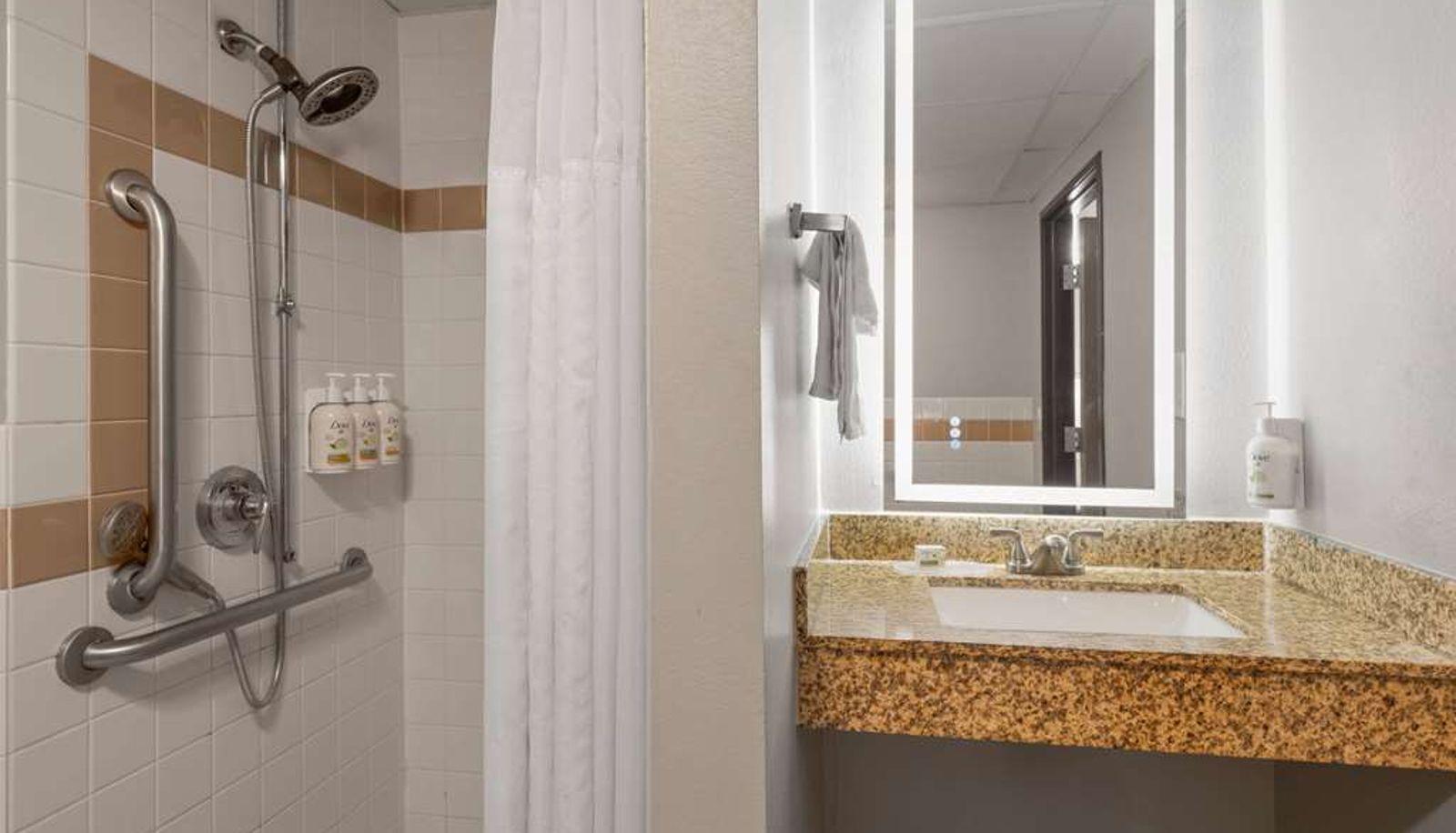 Zimmer - AmericInn by Wyndham Shakopee Near Canterbury Park