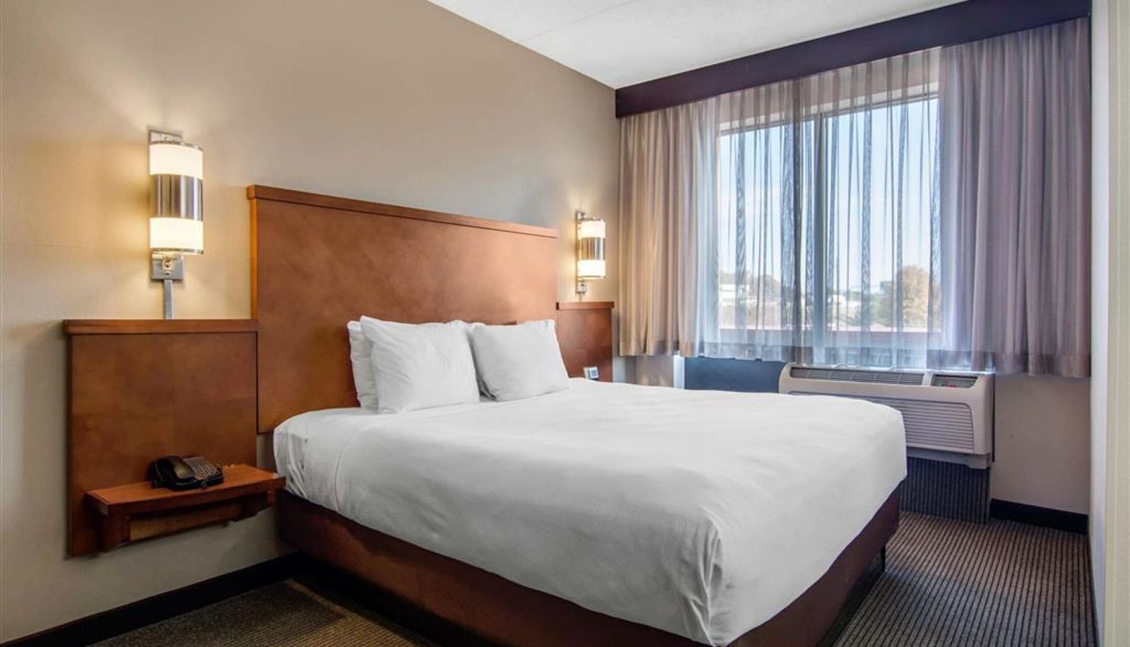 Zimmer - AmericInn by Wyndham Stonecrest near Atlanta