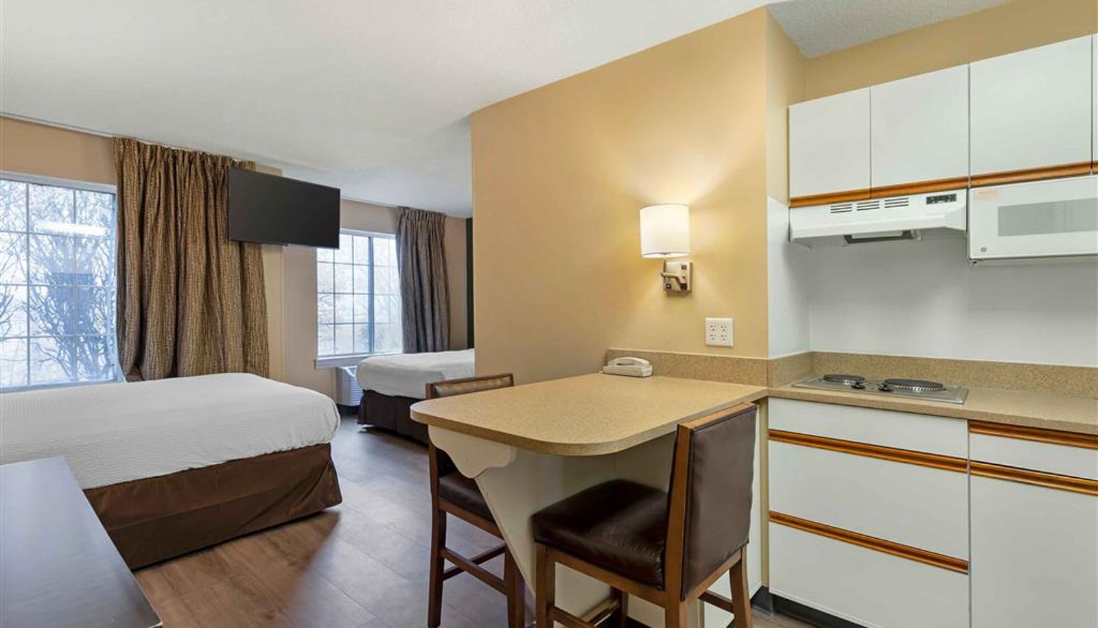 Zimmer - Extended Stay America Select Suites - St. Louis - Airport - Central
