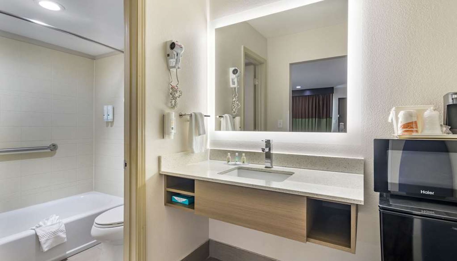 Room - Quality Inn & Suites Athens University Area