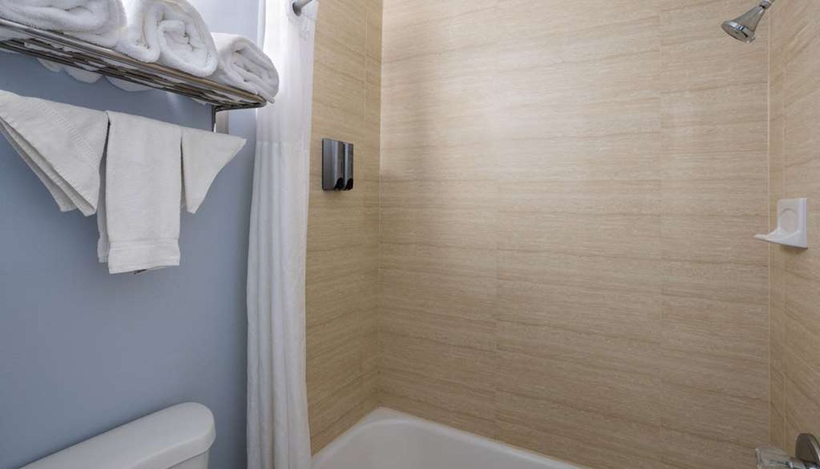 Chambre - Days Inn by Wyndham Queensbury/Lake George