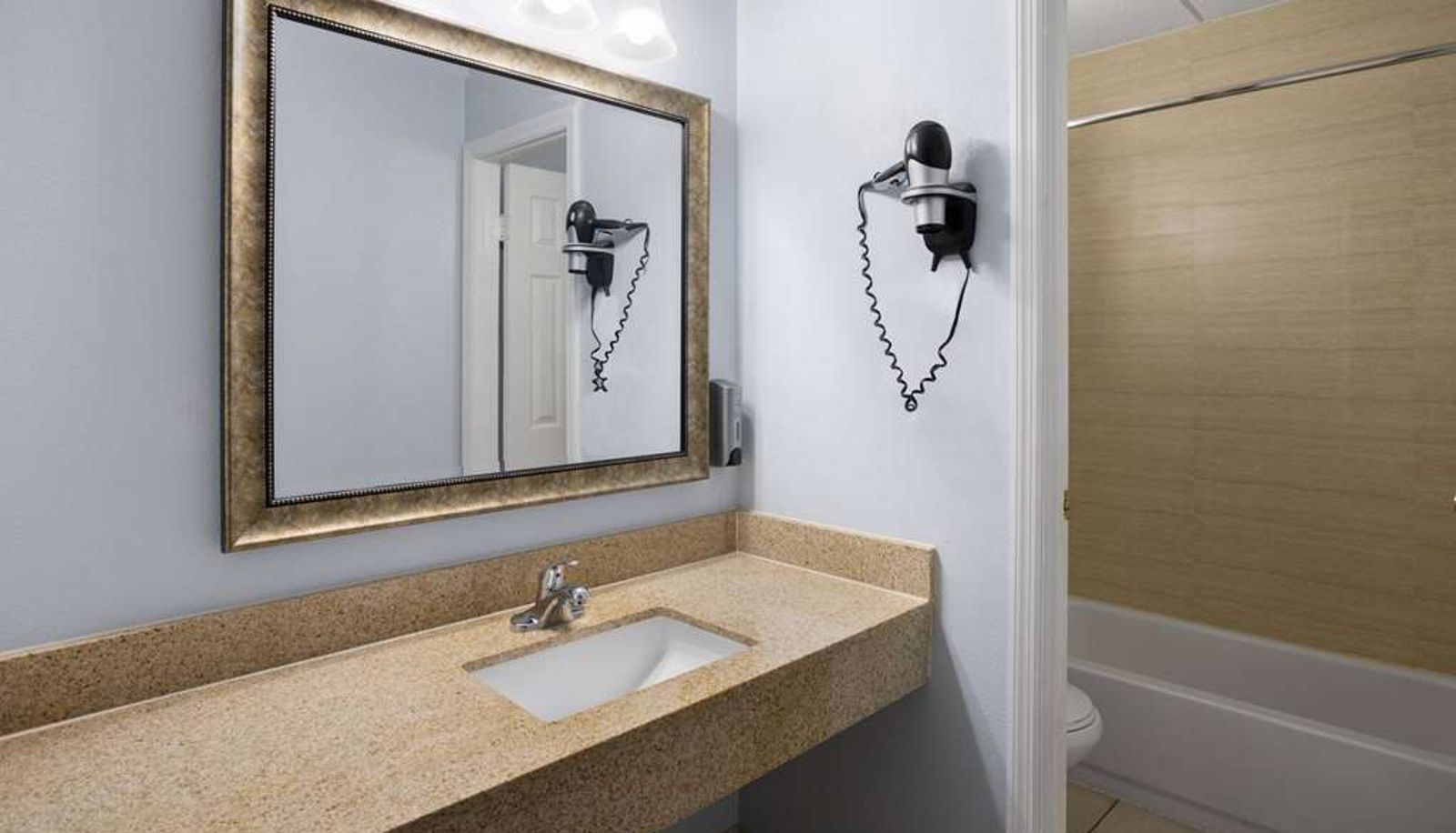 Zimmer - Days Inn by Wyndham Queensbury/Lake George