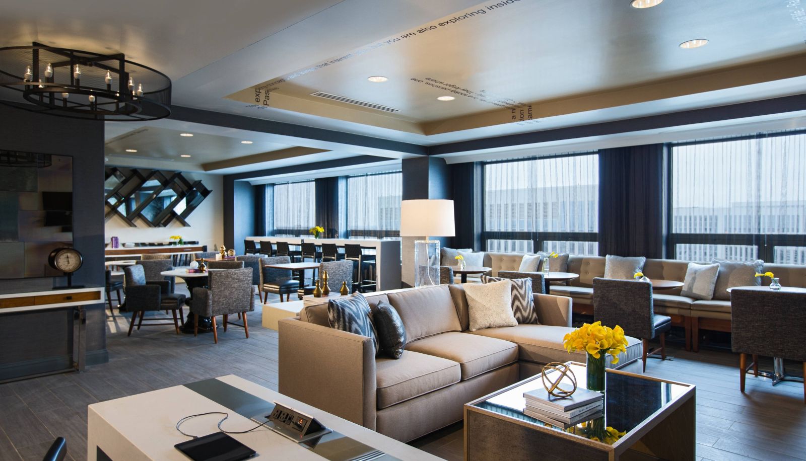 Bar - Renaissance Chicago OHare Suites Hotel