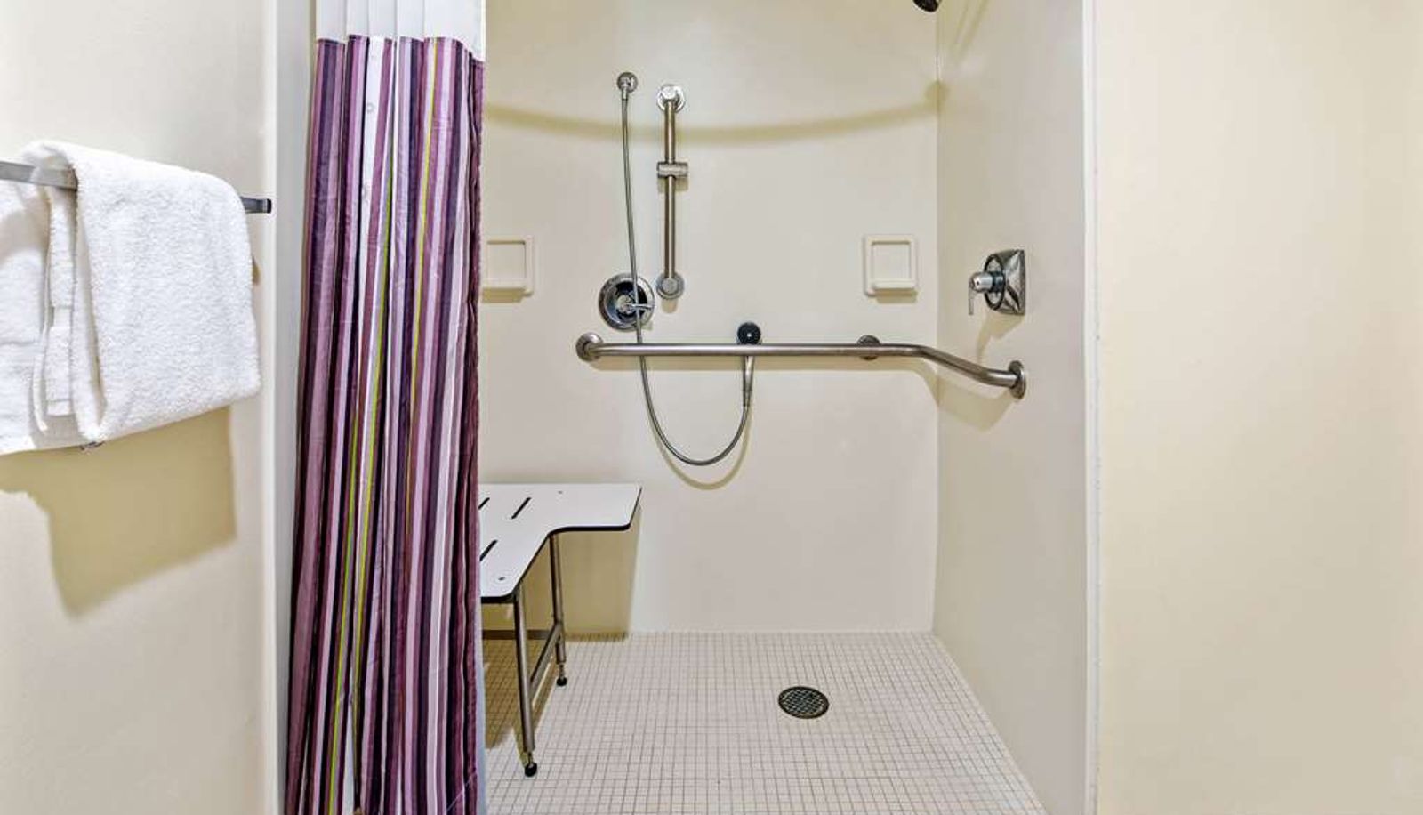 Zimmer - La Quinta Inn & Suites by Wyndham Sawgrass