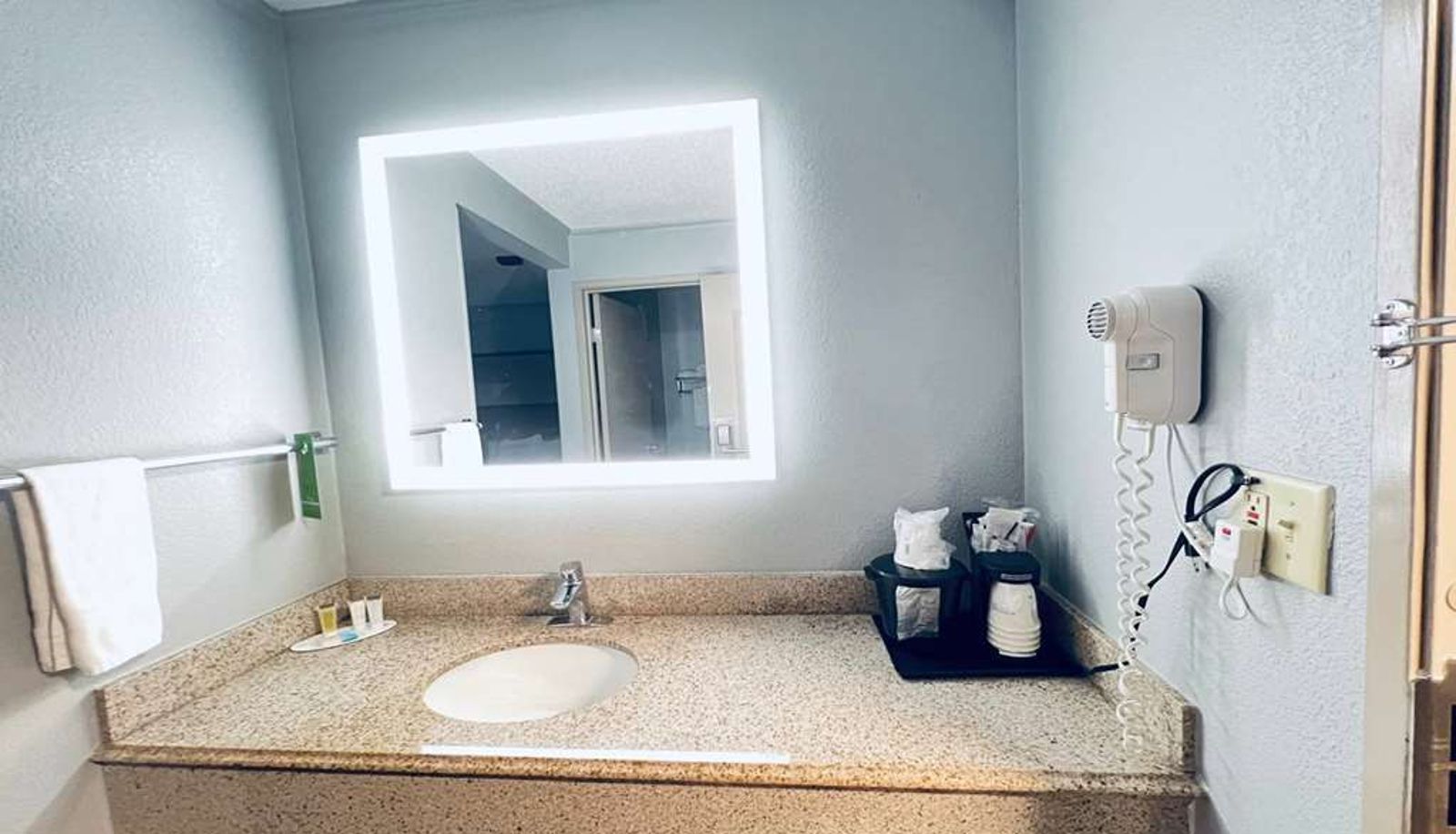 Room - AmericInn by Wyndham Glendale/Milwaukee