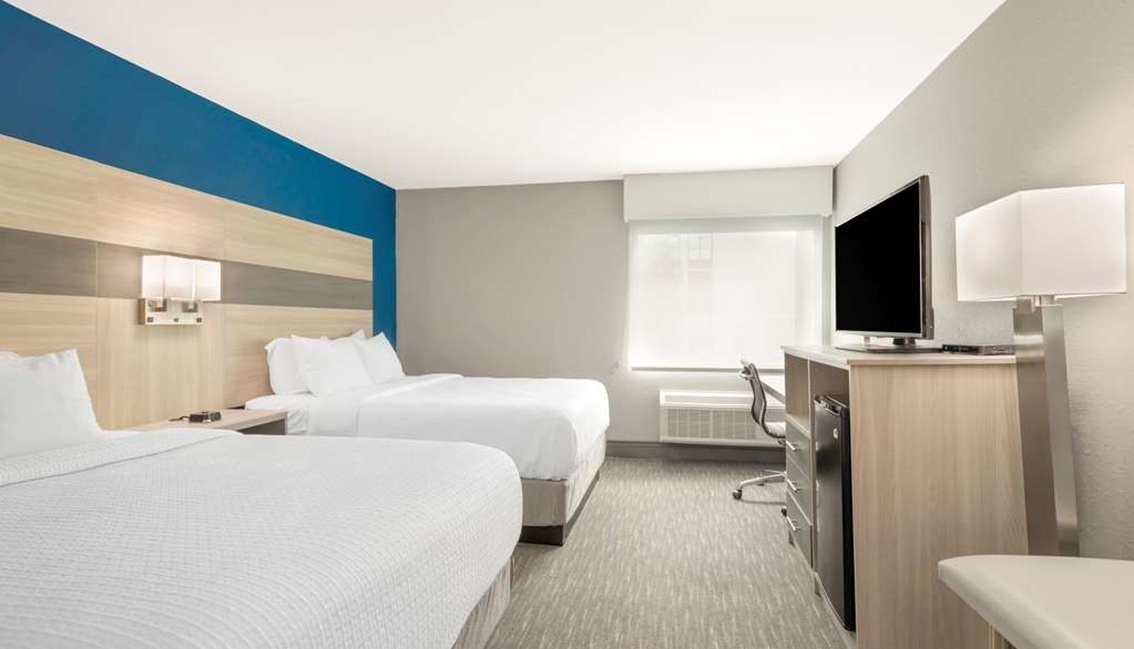 Camera - Best Western Plus Cleveland Inn & Suites