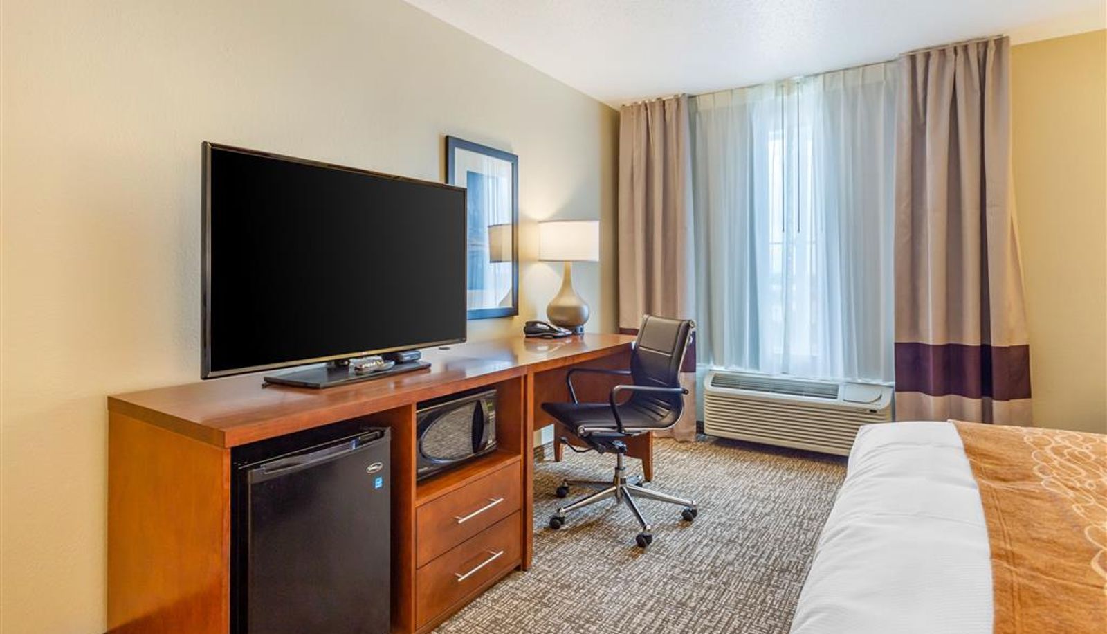 Room - Comfort Inn DeKalb - University Area