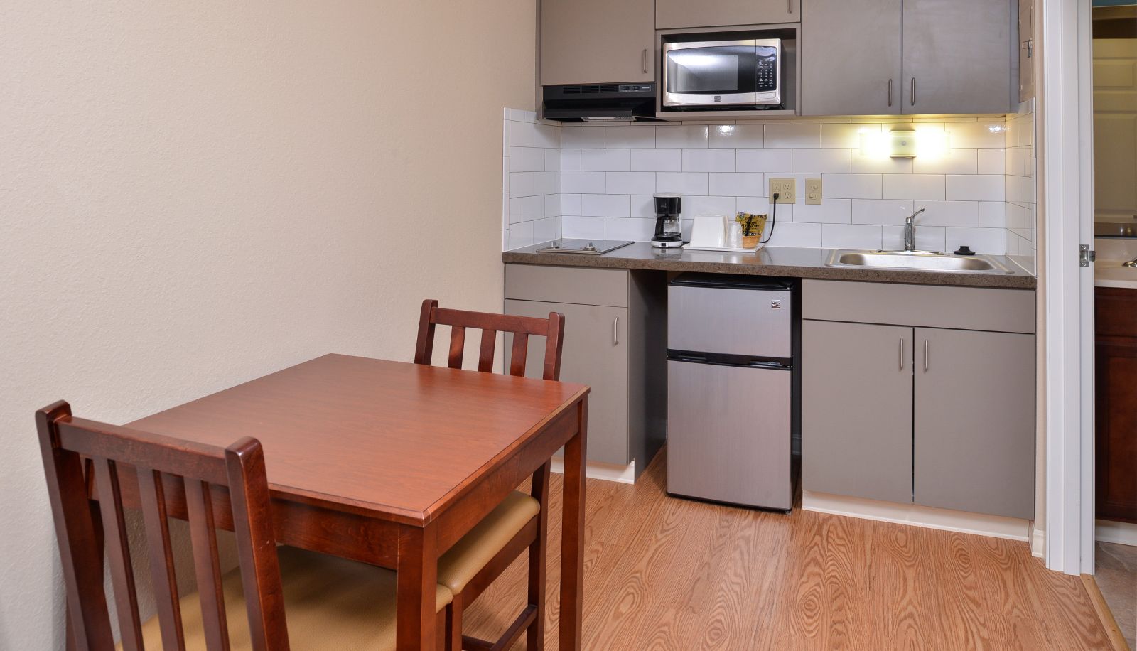 Room - Americas Best Value Inn & Suites St. Clairsville Wheeling