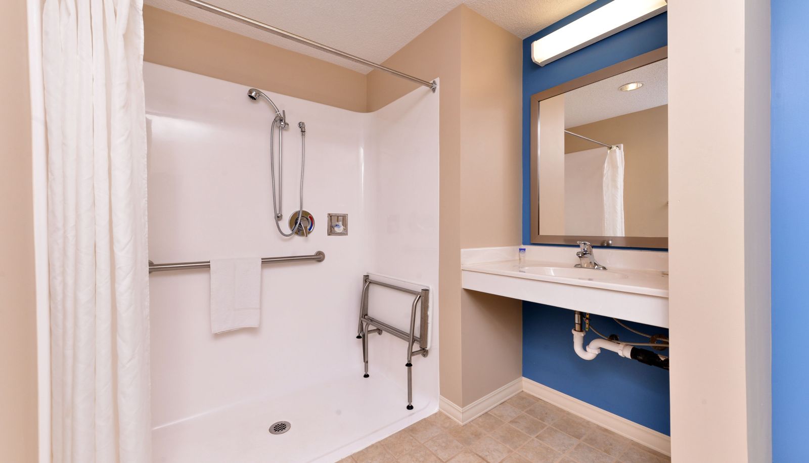 Room - Americas Best Value Inn & Suites St. Clairsville Wheeling