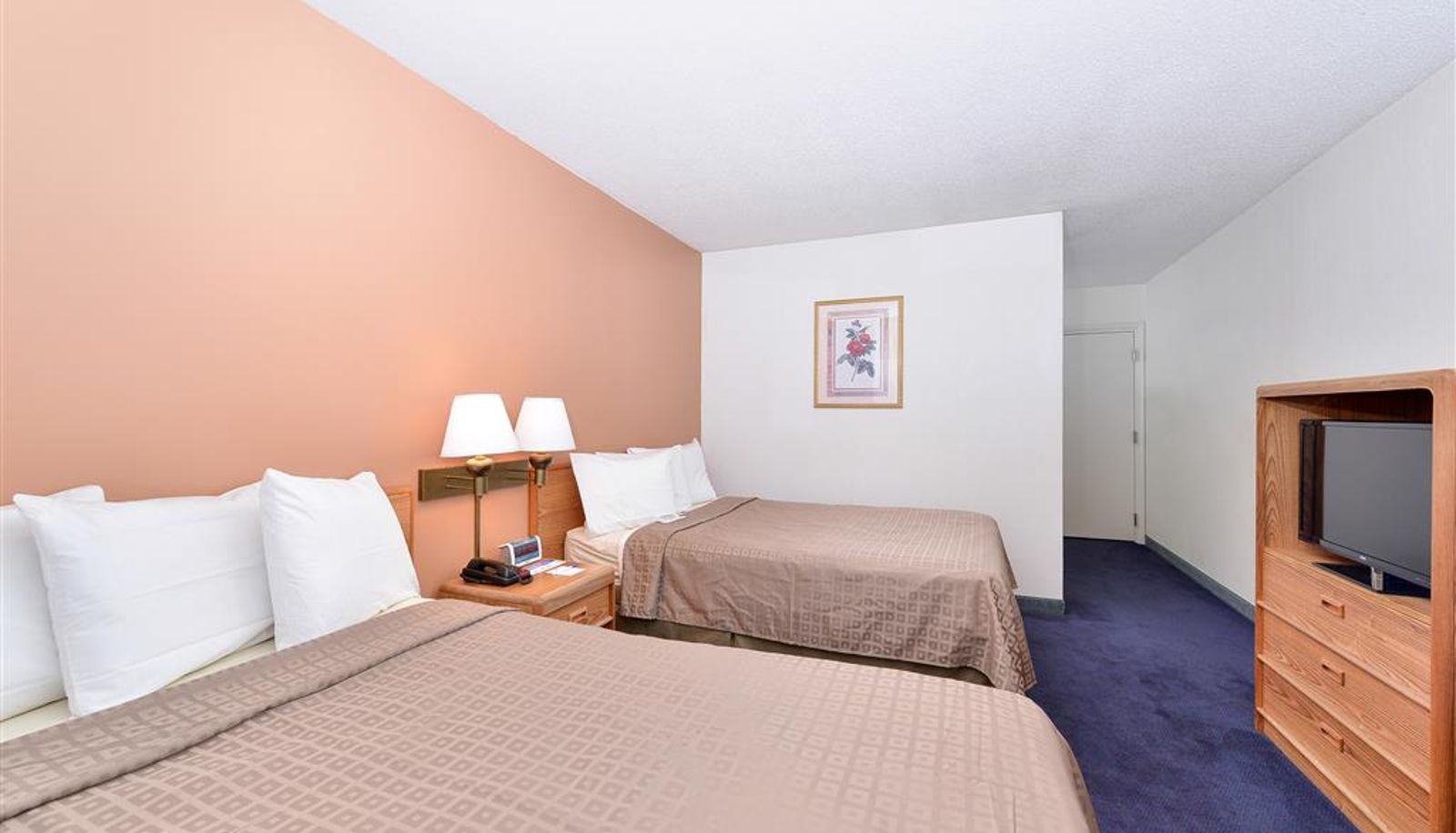 Quadrupla - Americas Best Value Inn Austinburg