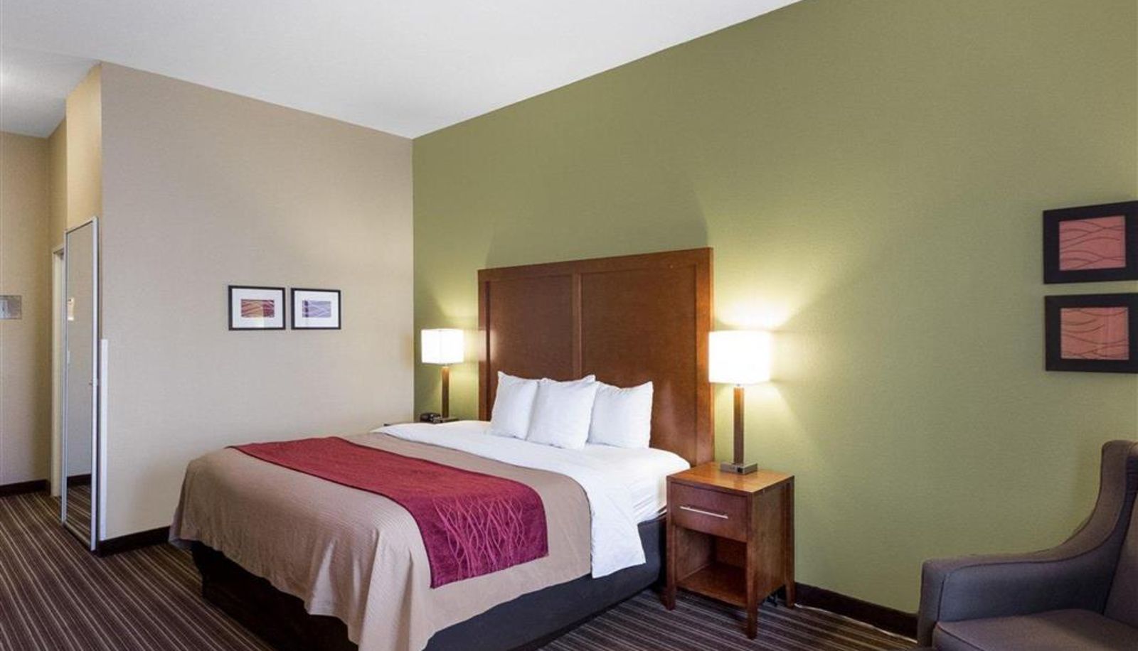 Camera - Comfort Inn & Suites Fayetteville-University Area