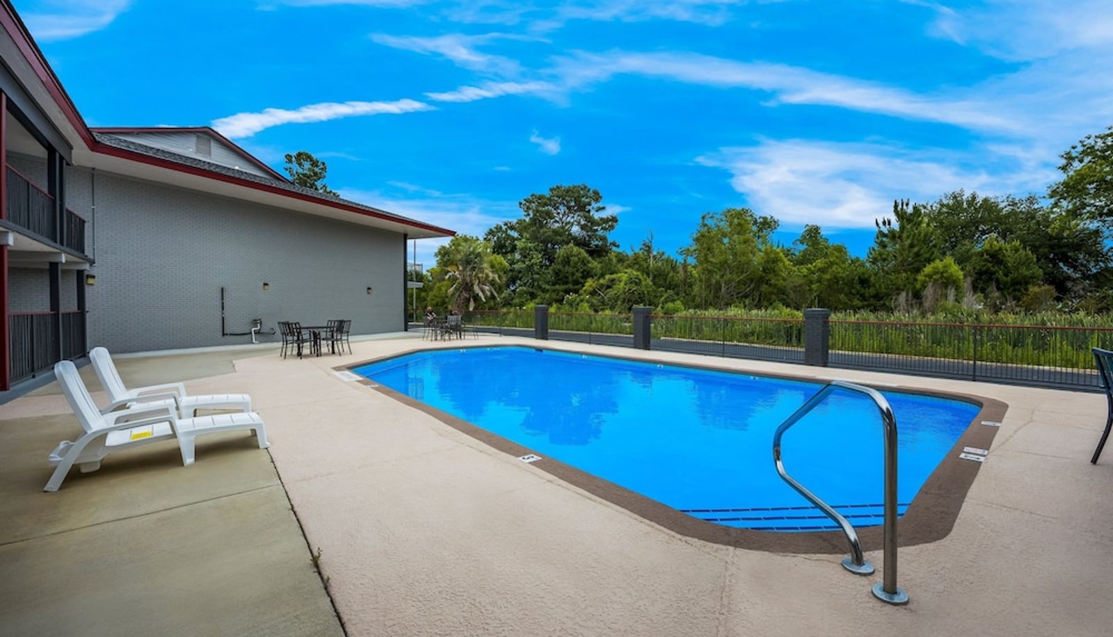 Pool - Red Roof Inn & Suites Thomasville