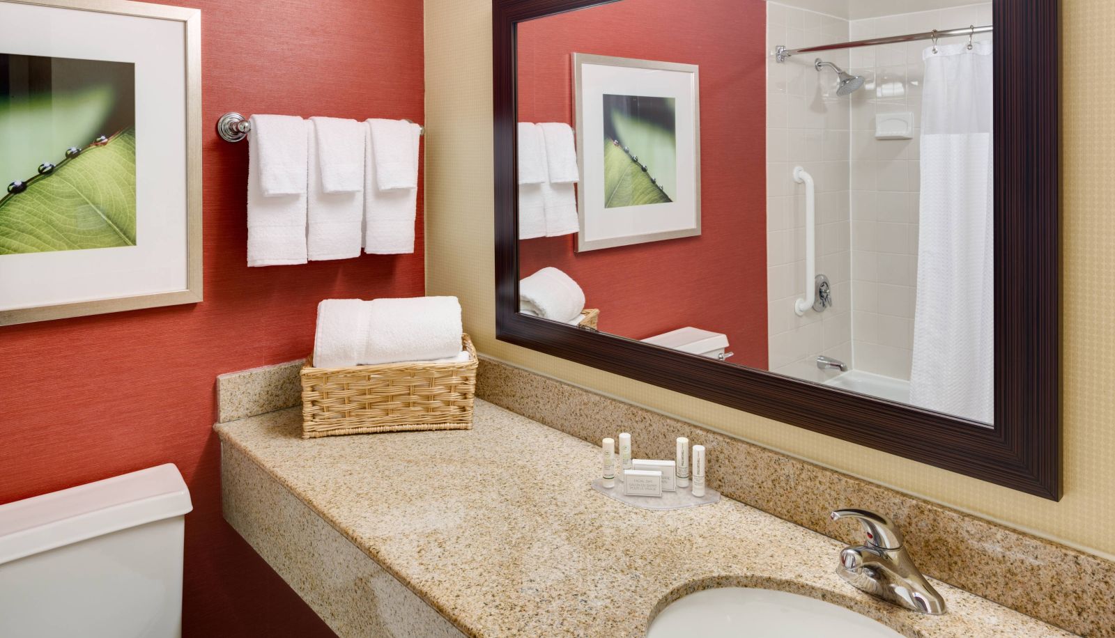 Room - Courtyard by Marriott Shelton