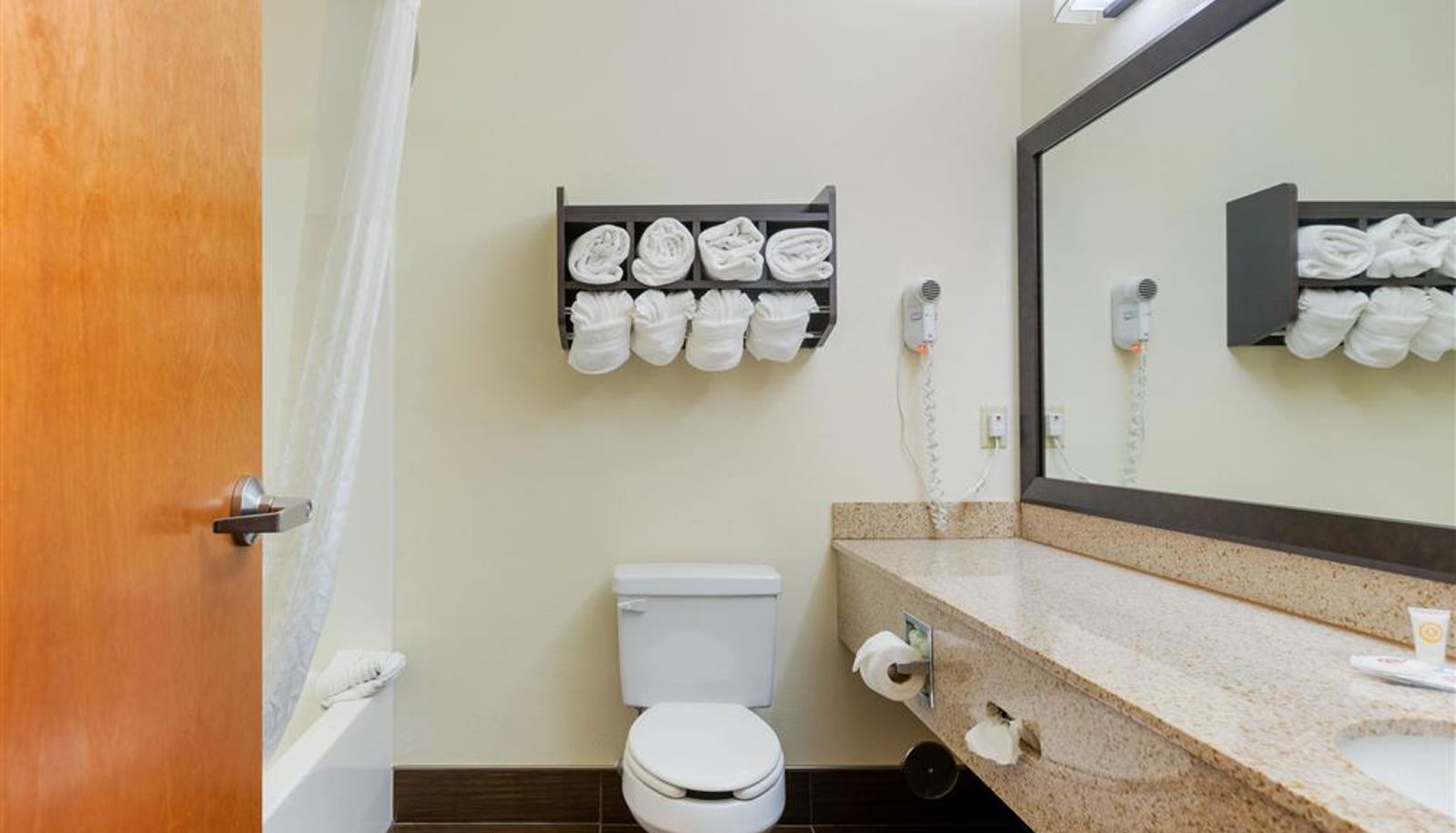 Room - Comfort Suites Stevensville - St. Joseph