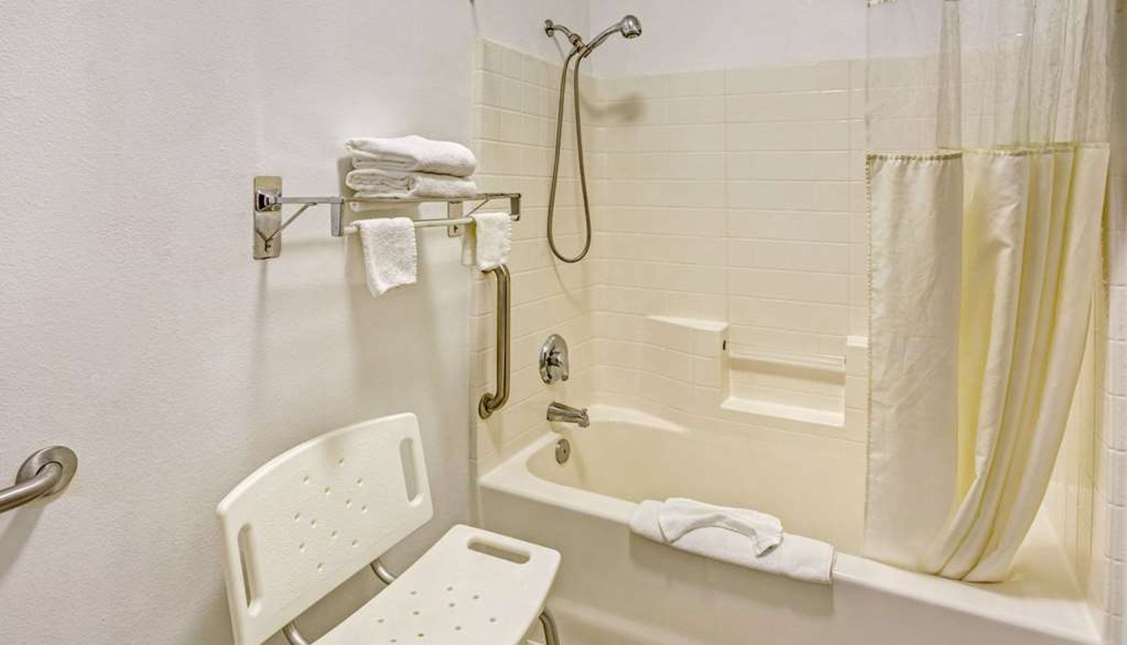 Zimmer - Days Inn & Suites by Wyndham Gresham