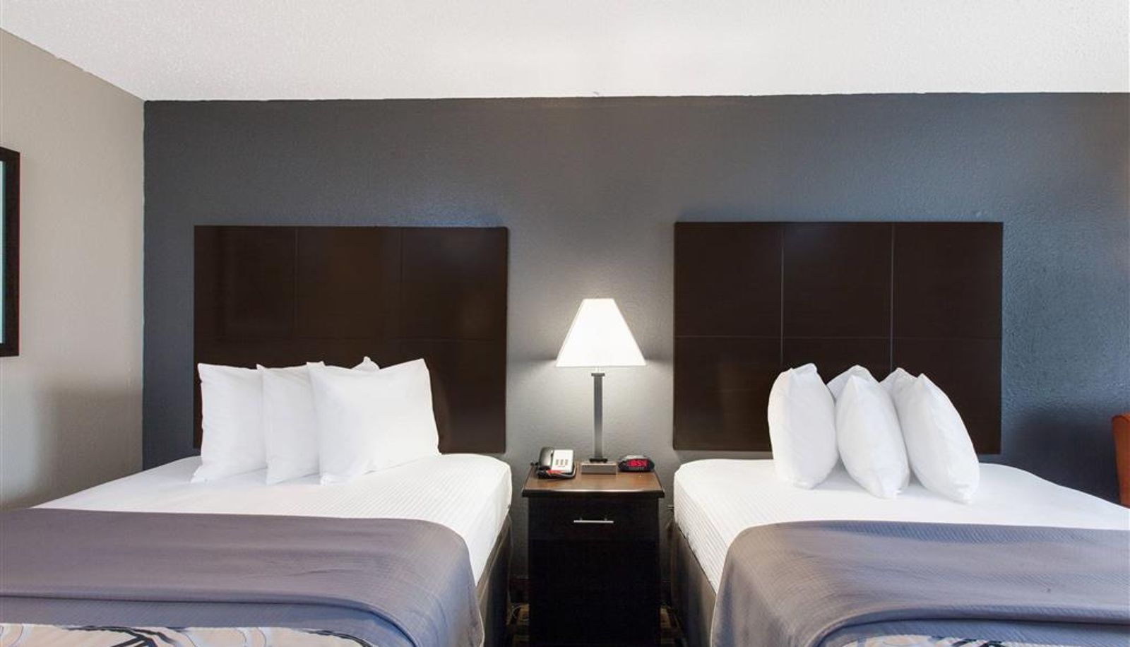 Zimmer - Days Inn by Wyndham Ennis