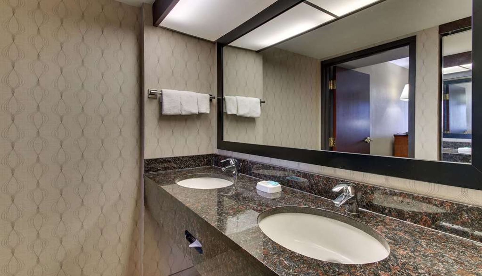 Zimmer - Trademark by Wyndham Heritage Inn Suites Houston/Sugar Land