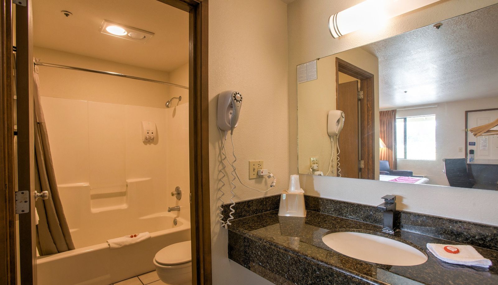 Room - OYO Woodland Hotel and Suites