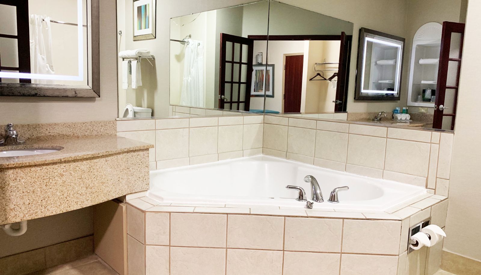 Room - Holiday Inn Express & Suites GAINESVILLE by IHG