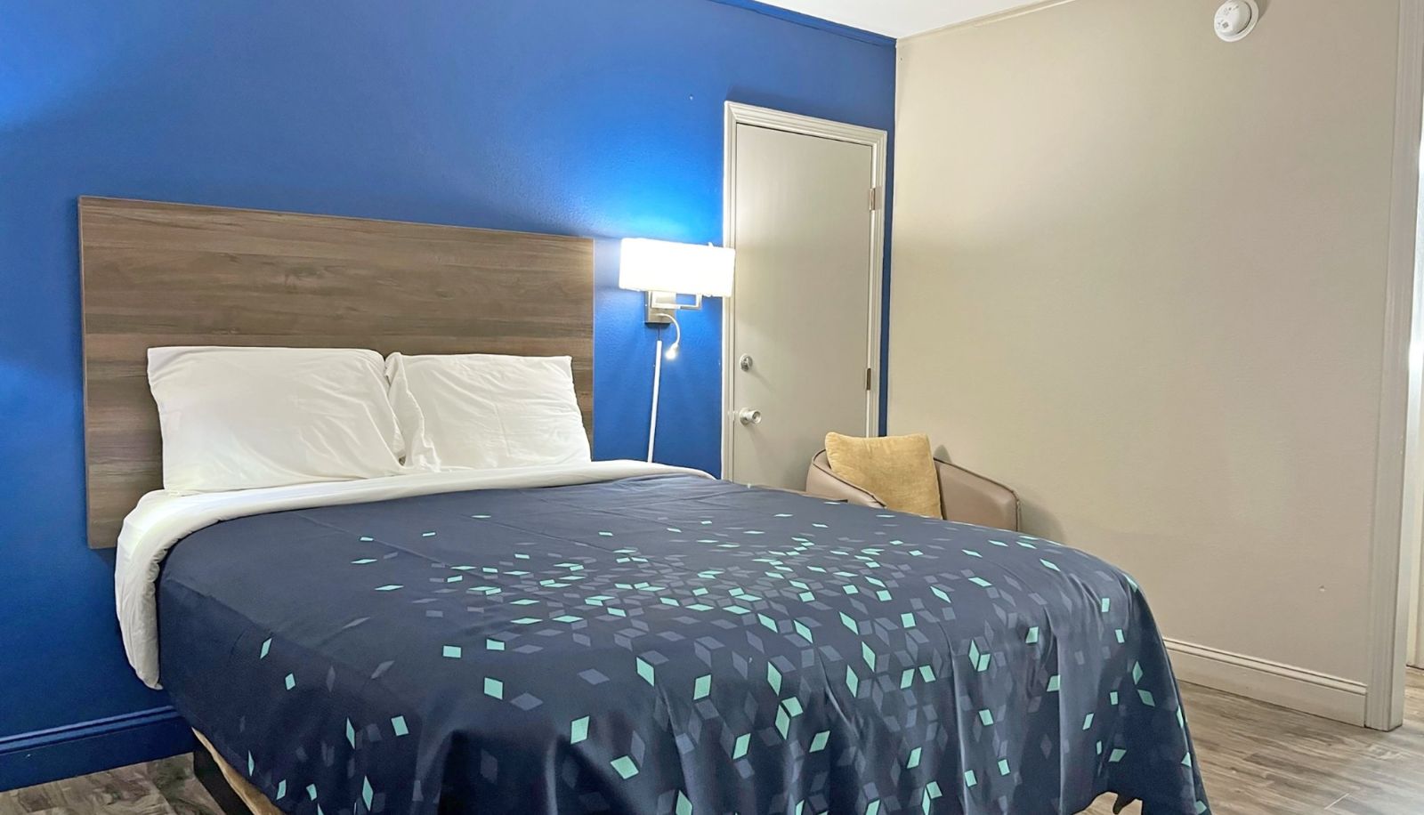 Room - Scottish Inns Commerce
