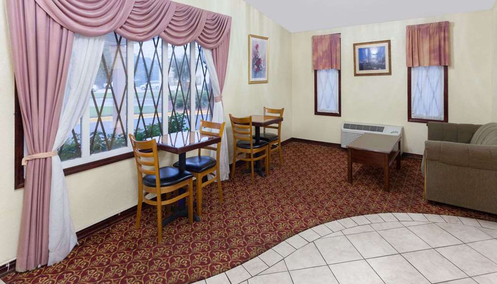 Hall - Knights Inn Tucker