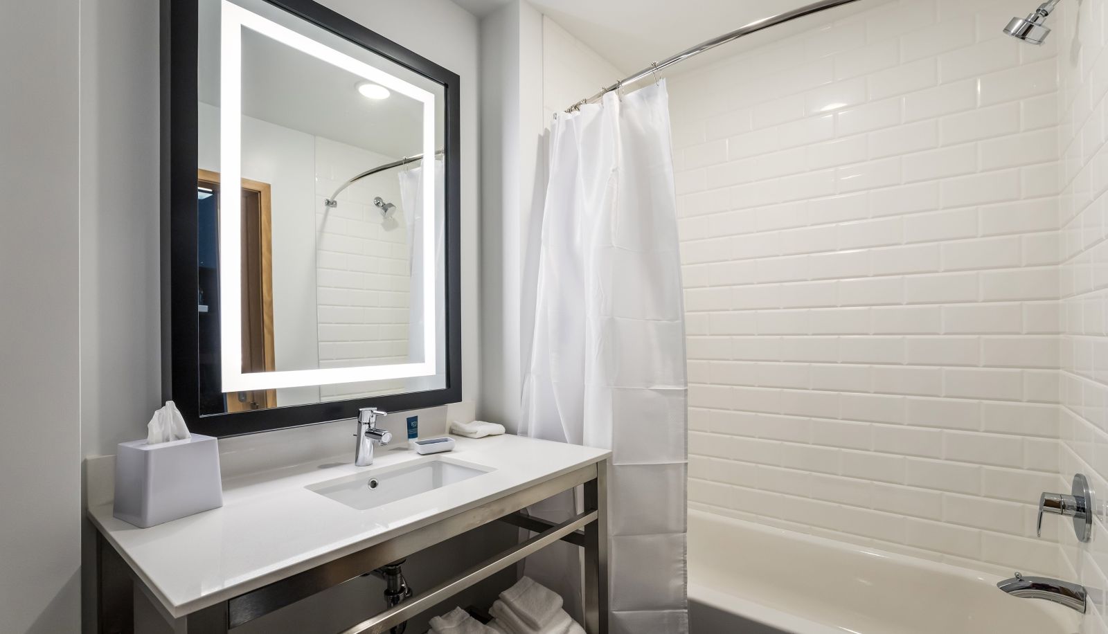 Room - Four Points by Sheraton Elkhart