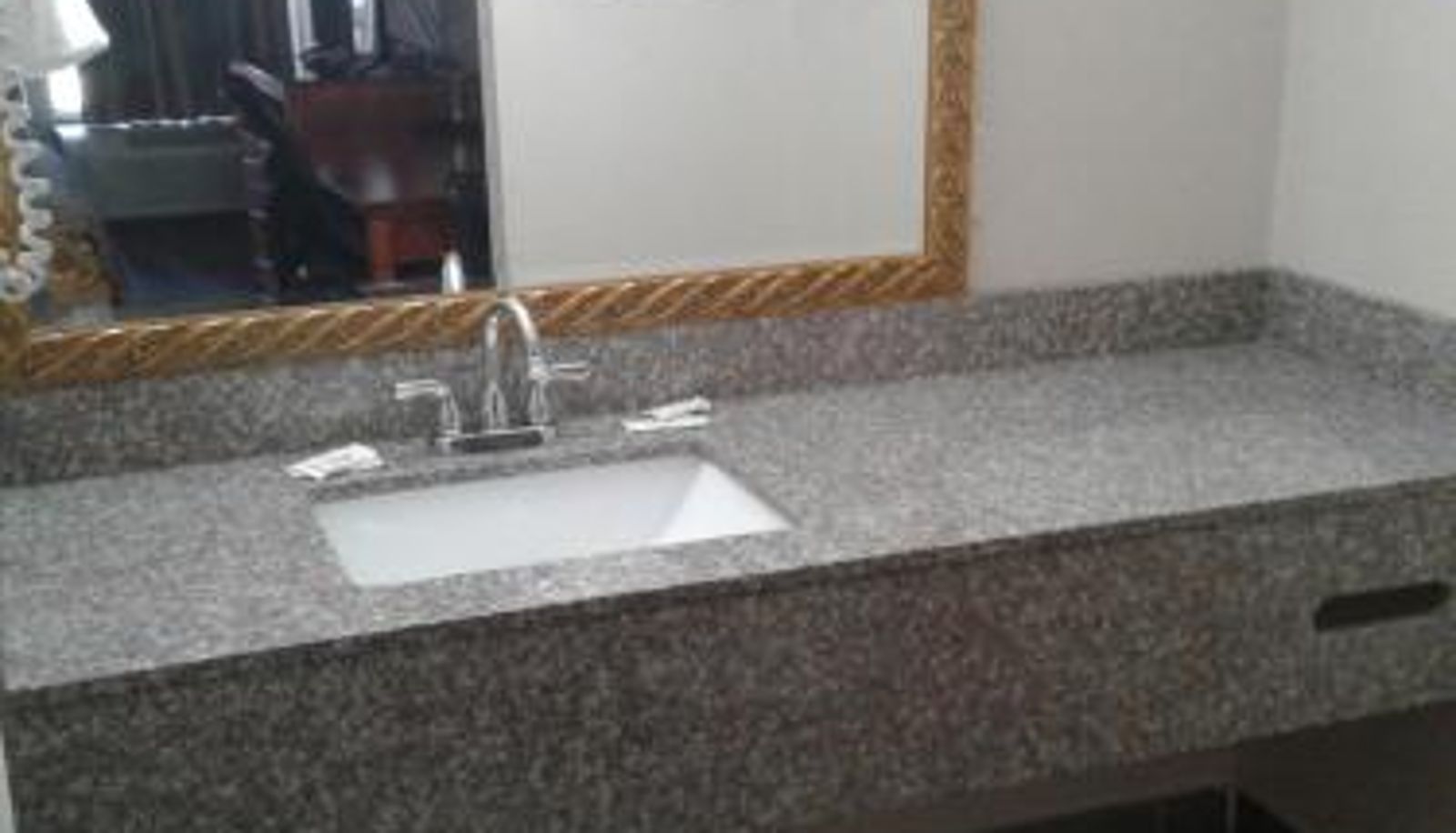 Bathroom - Budget Inn Anderson