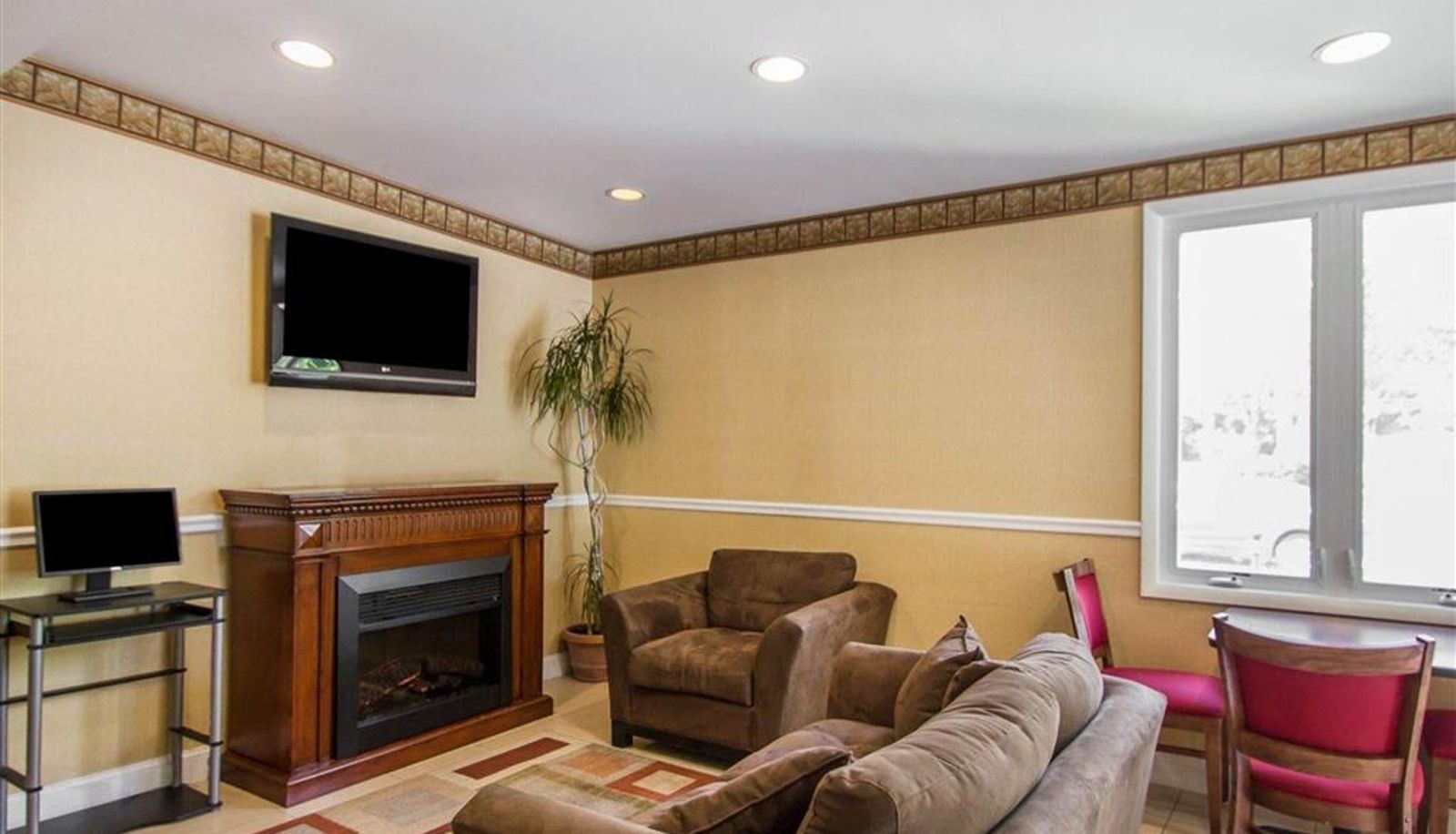 Hall - Econo Lodge Inn & Suites Old Saybrook - Westbrook