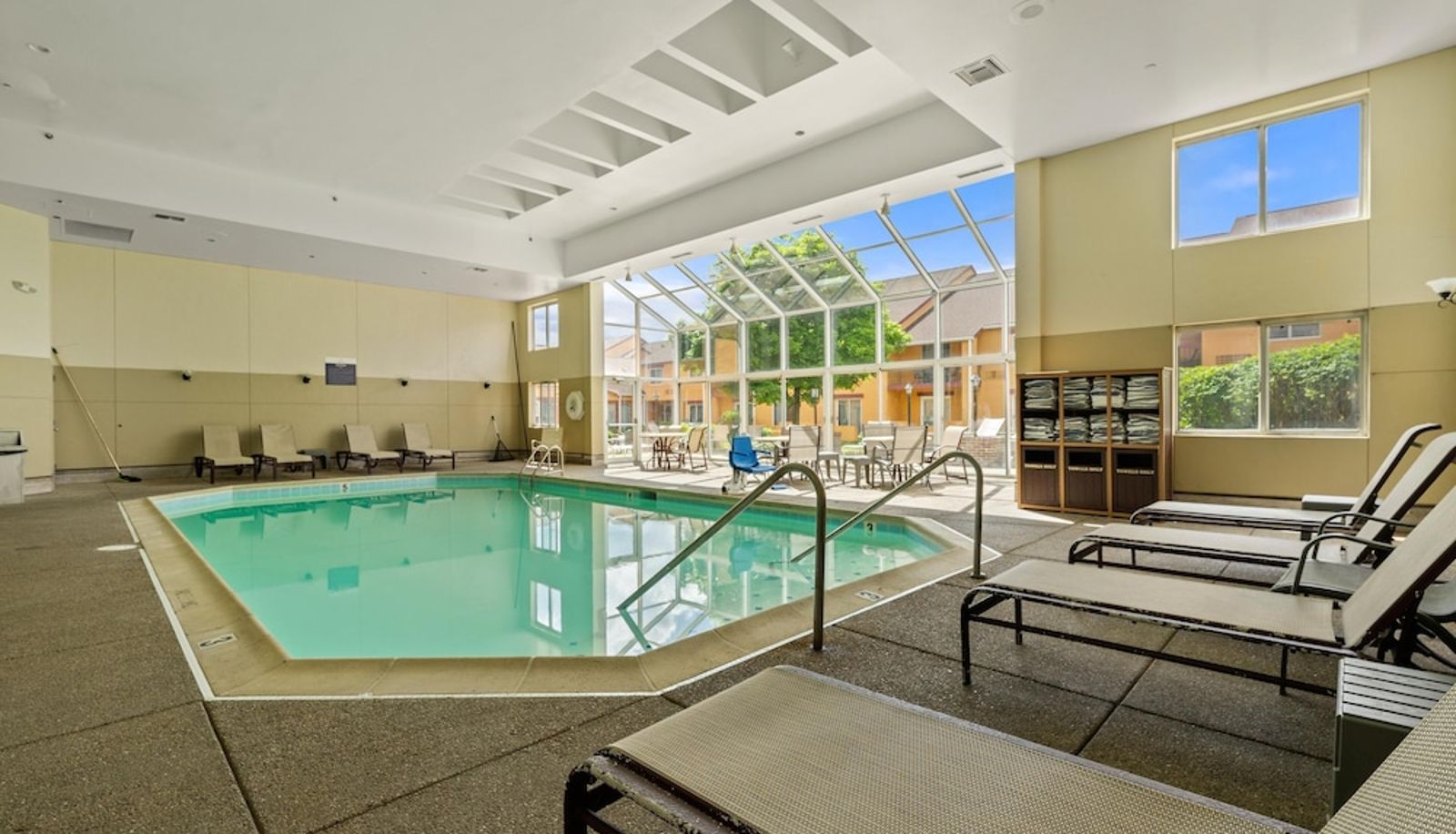 Pool - Chicago Club Inn & Suites