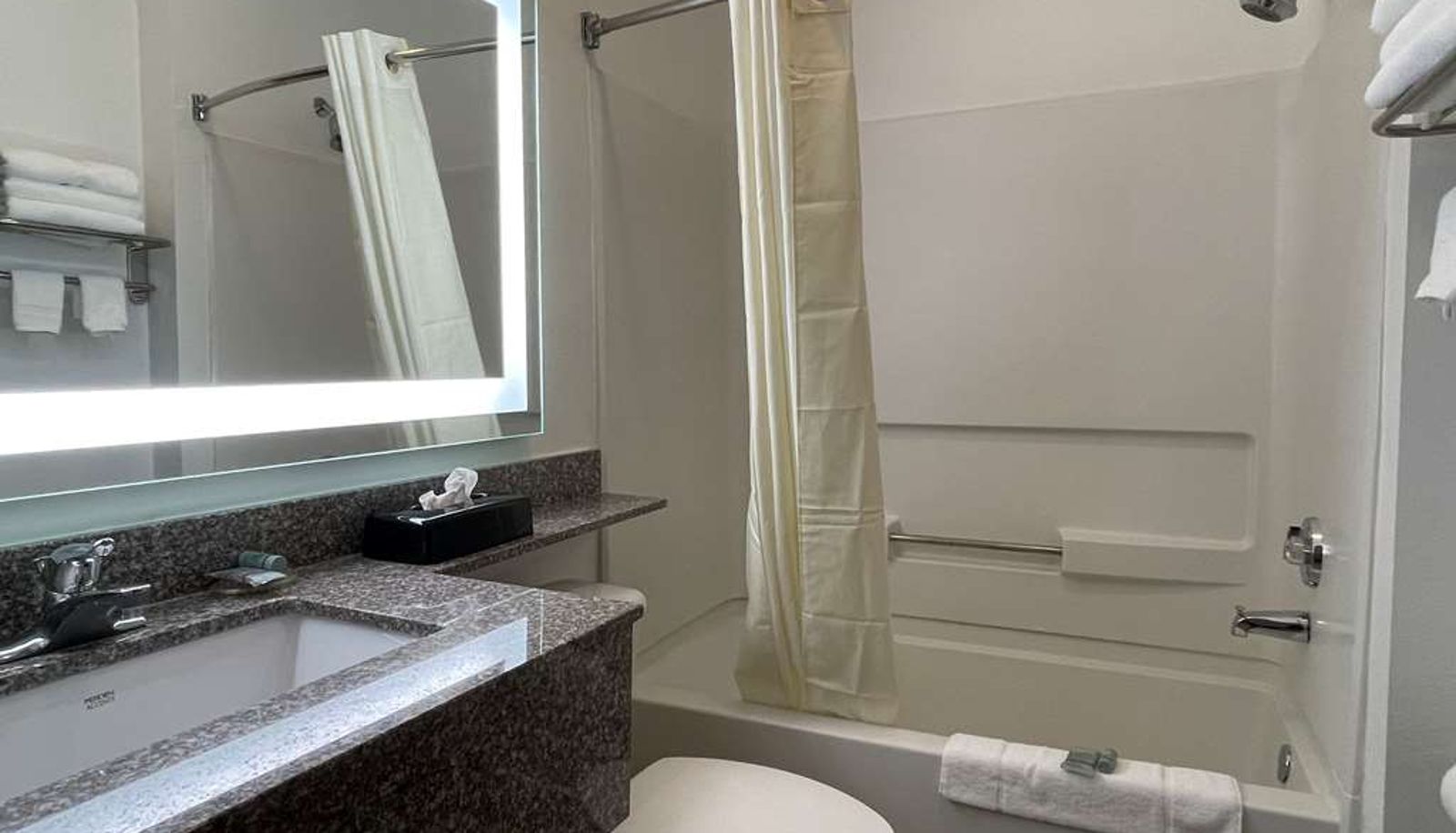 Zimmer - Best Western Roanoke Inn & Suites