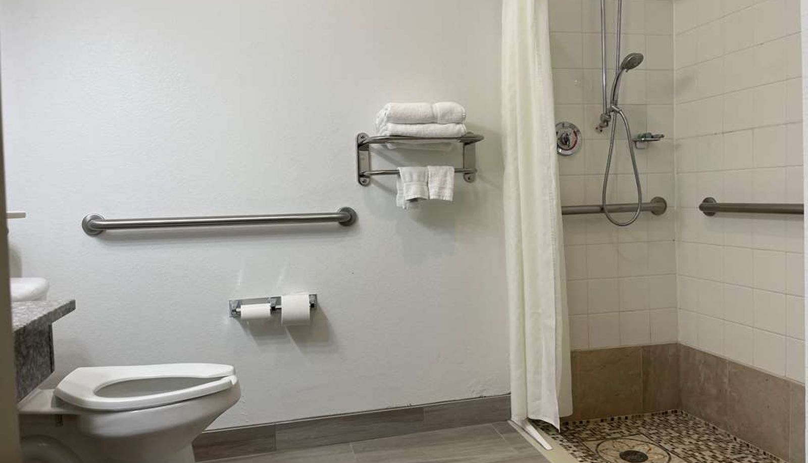 Zimmer - Best Western Roanoke Inn & Suites