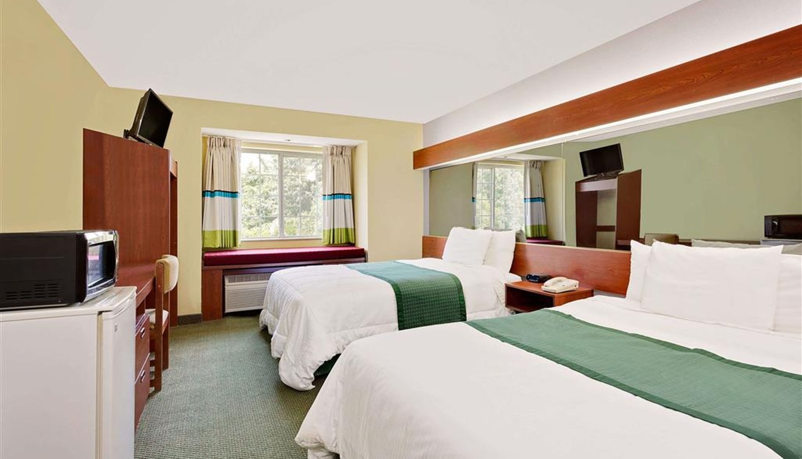 Room - Microtel Inn & Suites by Wyndham Thomasville/High Point/Lexi