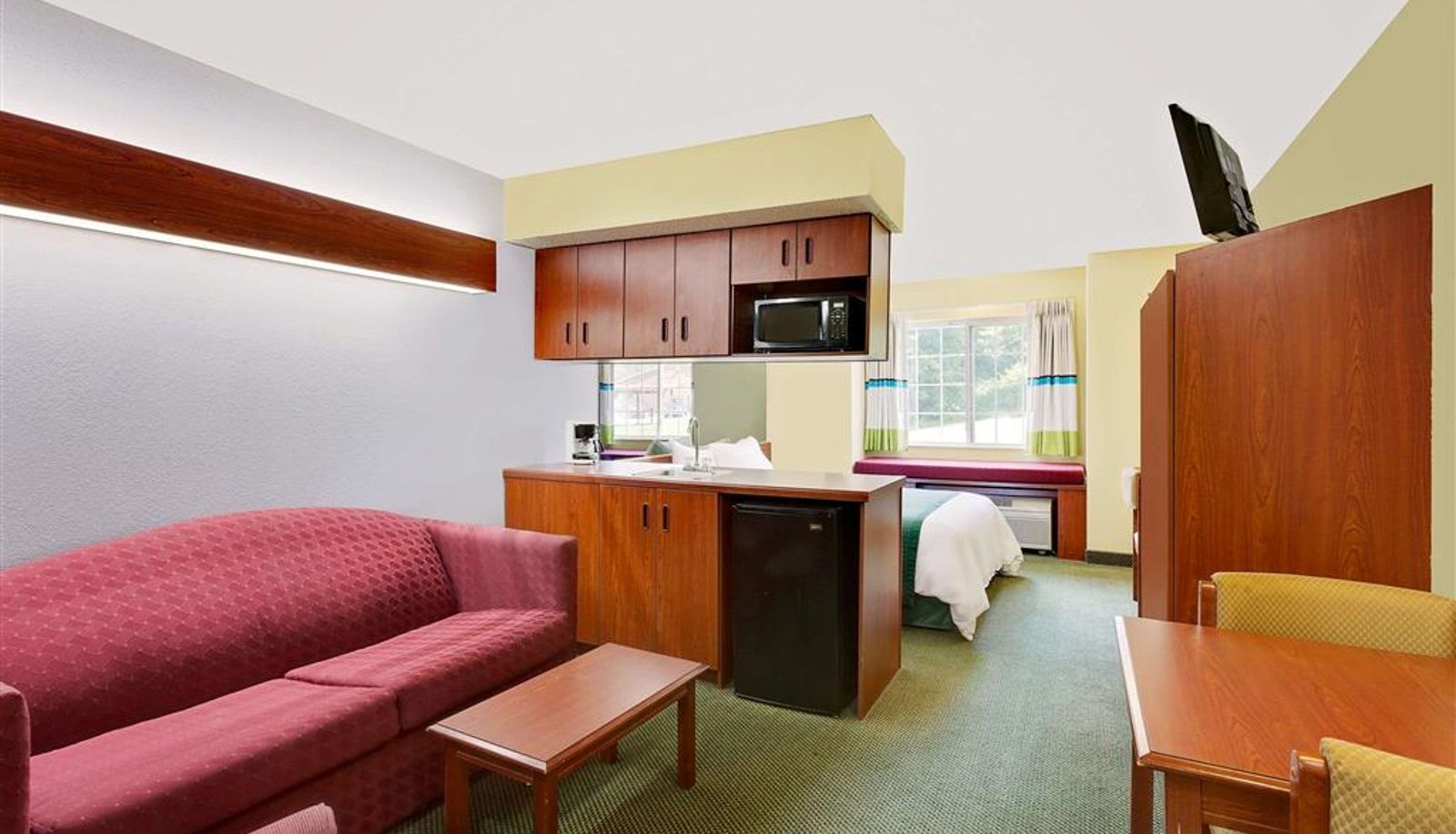 Room - Microtel Inn & Suites by Wyndham Thomasville/High Point/Lexi
