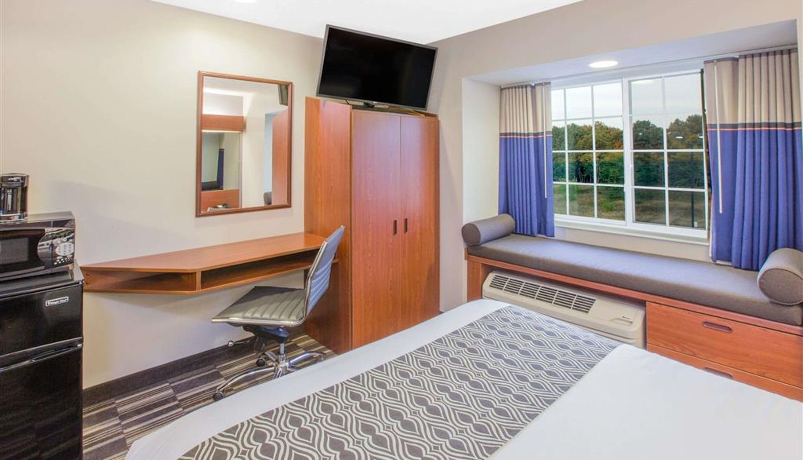 Zimmer - Microtel Inn & Suites by Wyndham Manistee