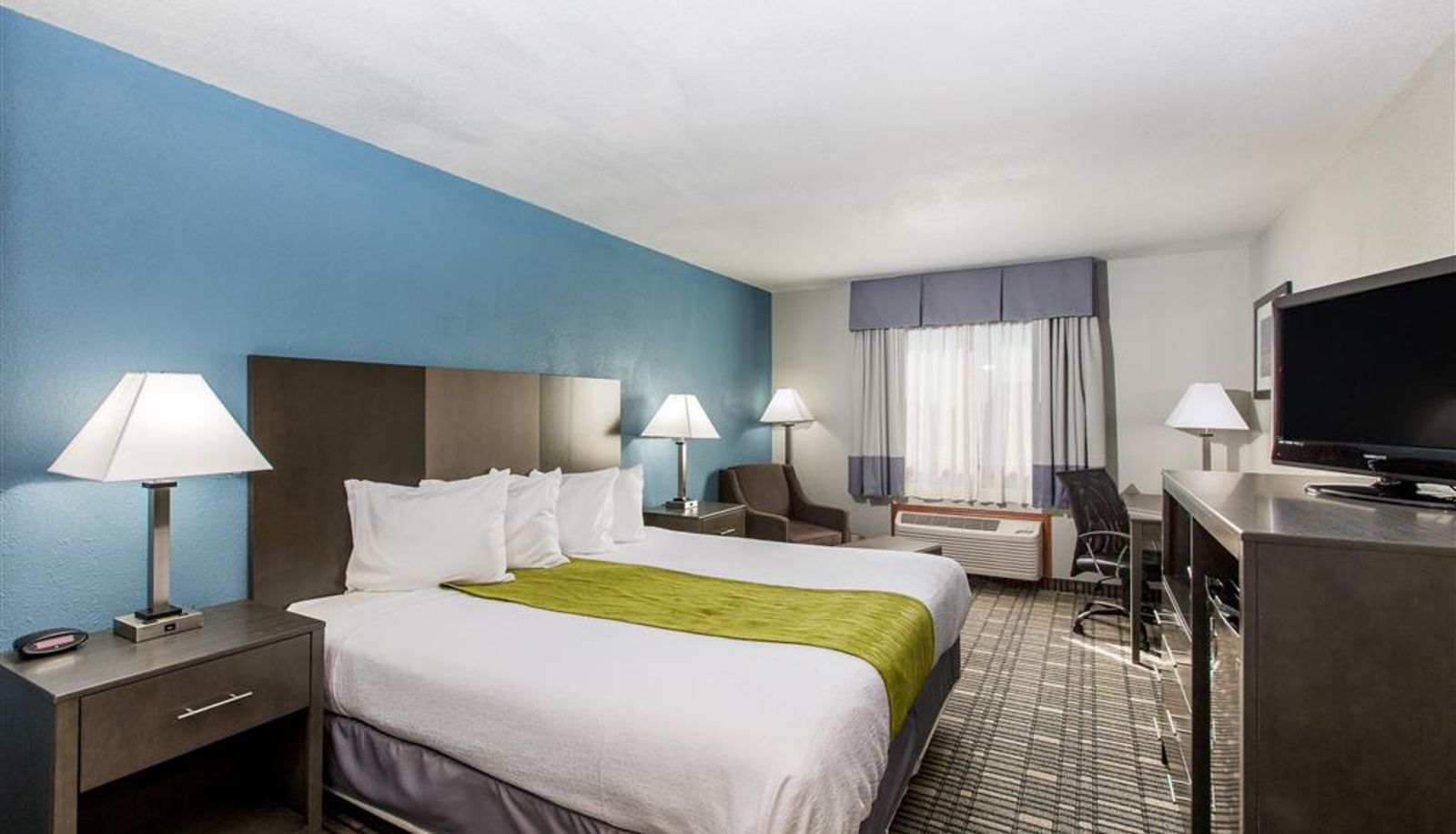 Room - Baymont by Wyndham Pella