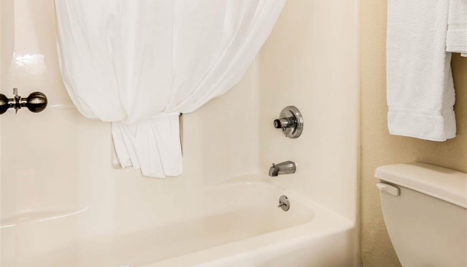 Room - Quality Inn Batesville