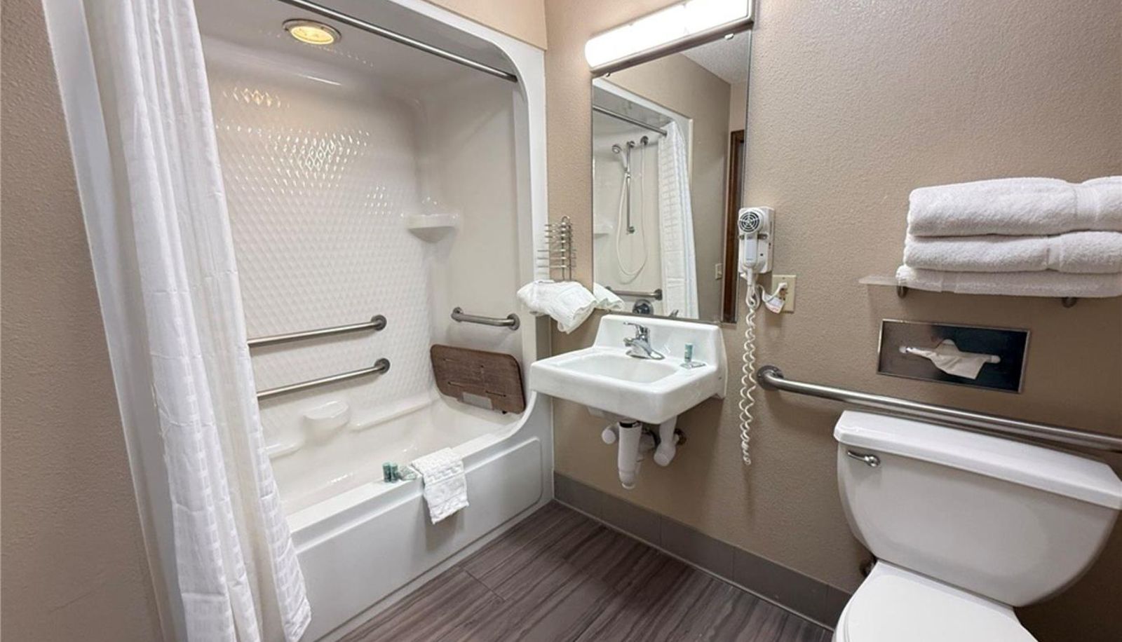 Zimmer - SureStay by Best Western Grove City