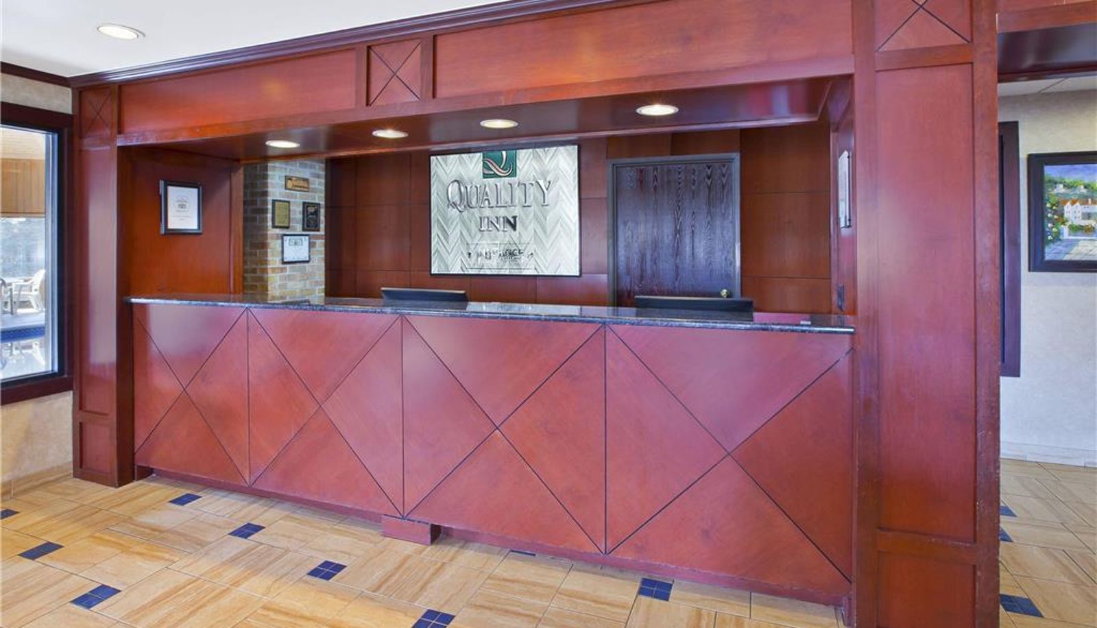 Hall - Quality Inn Marshall near I-69