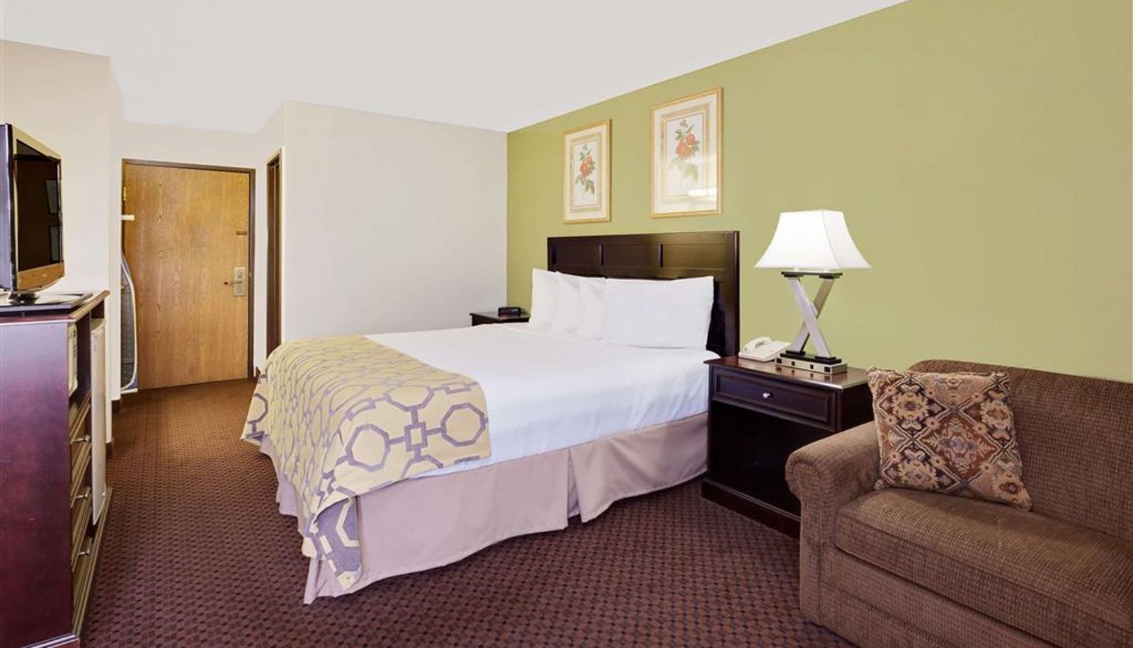 Room - Baymont by Wyndham Battle Creek Downtown