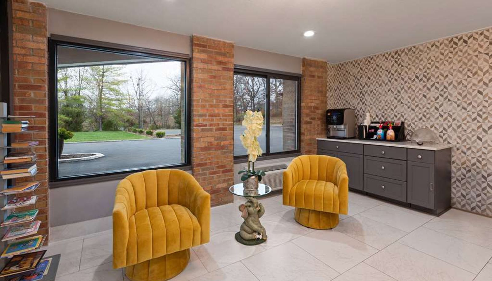 Hall - Baymont by Wyndham Warrenton