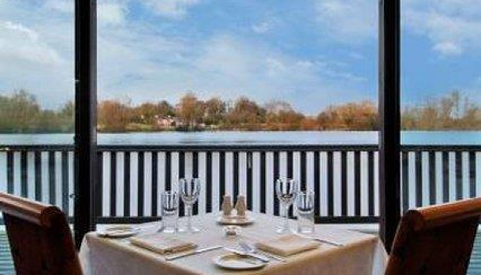 Interior view - READING LAKE HOTEL