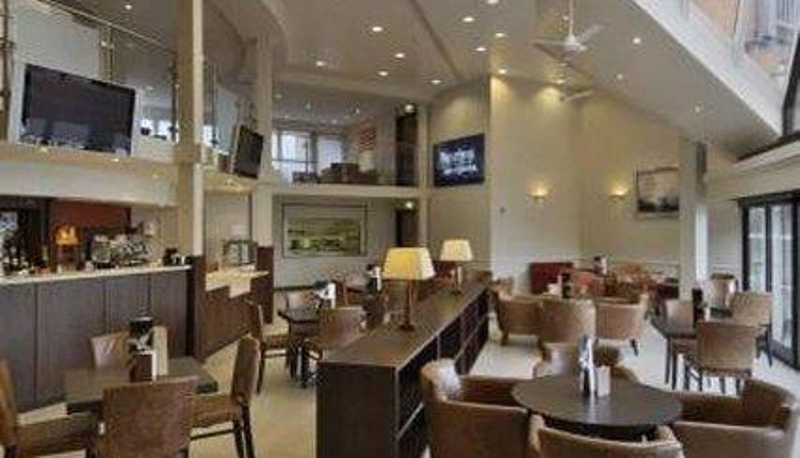 Restaurant - READING LAKE HOTEL