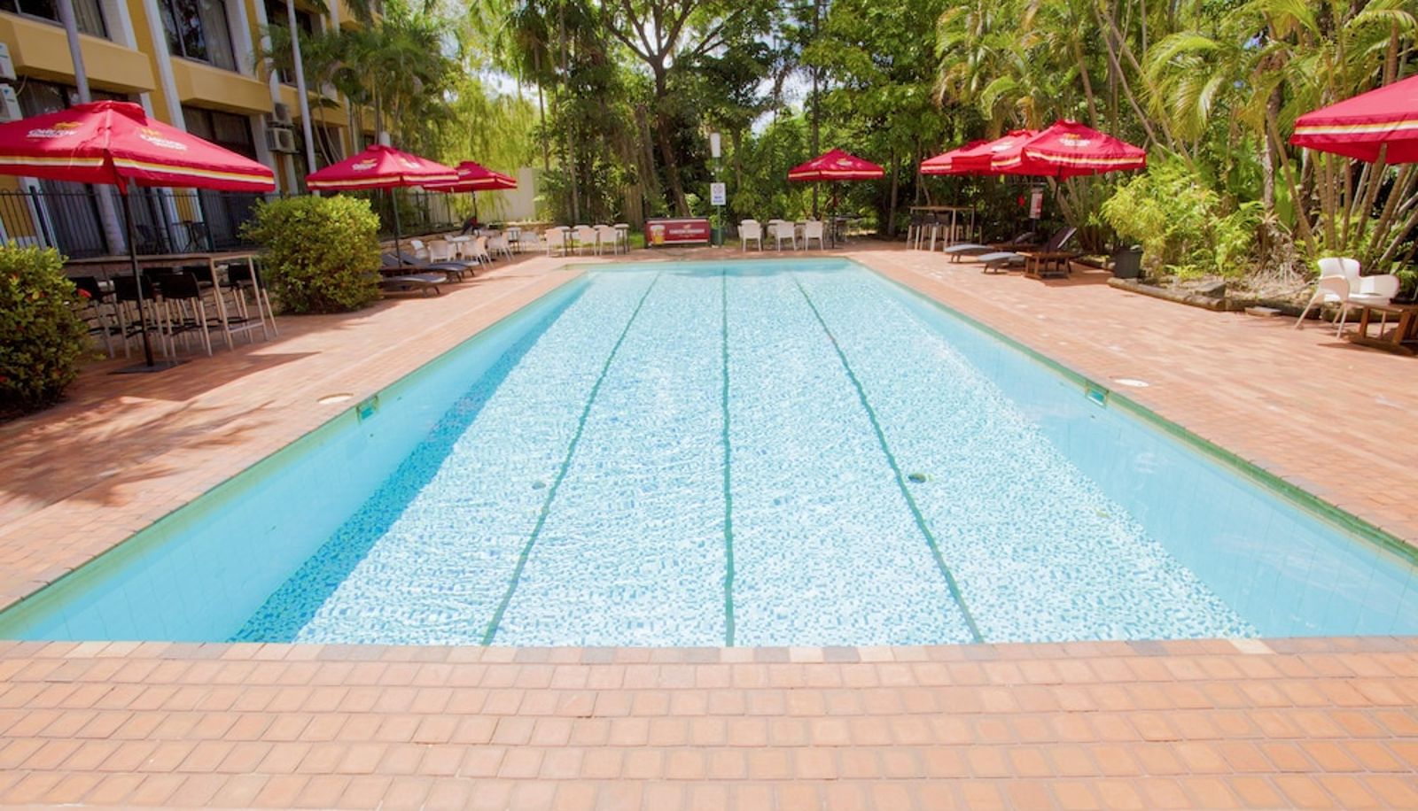 Piscina - Frontier Darwin Hotel