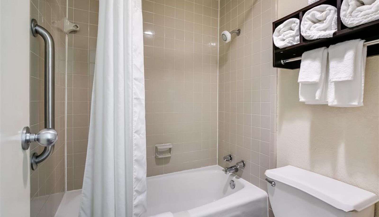 Room - Quality Inn & Suites Mt. Chalet