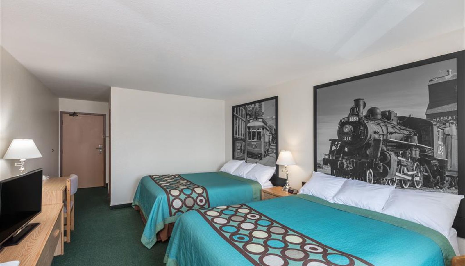 Room - Super 8 by Wyndham Moose Jaw SK