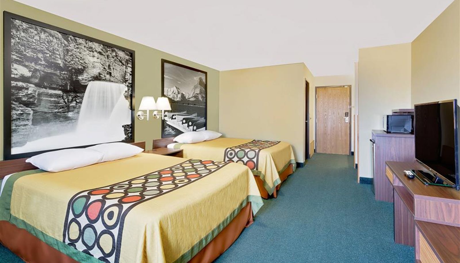 Room - Super 8 by Wyndham Belgrade/Bozeman Airport